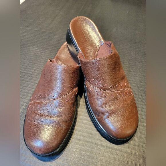 Clarks Lexi Mules - Picture 1 of 5